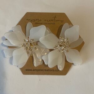 Ampere Creations Boutique Acrylic Flower Earrings New
